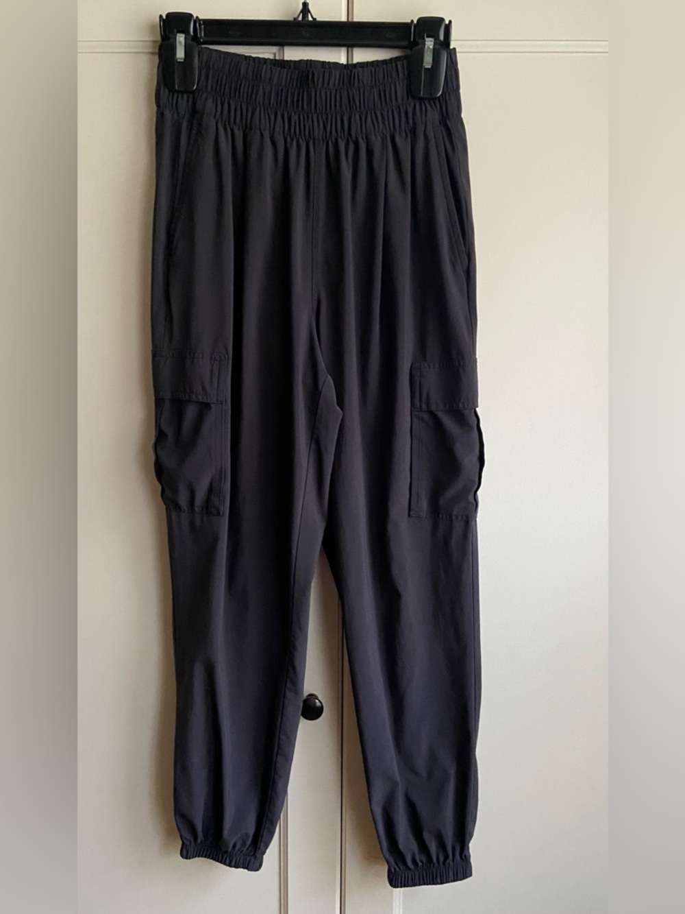 Vuori Women's Villa Cargo Jogger pants black
Size S